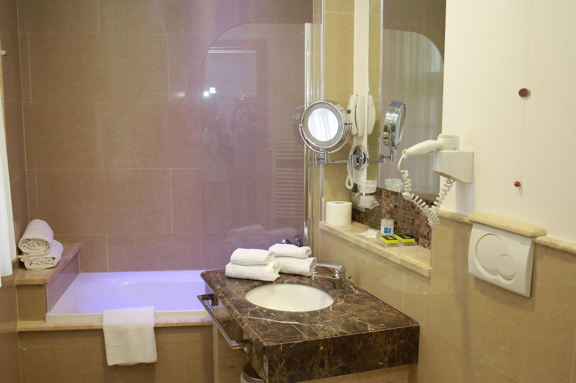 Palazzo Virgilio Hotel Бриндизи Екстериор снимка